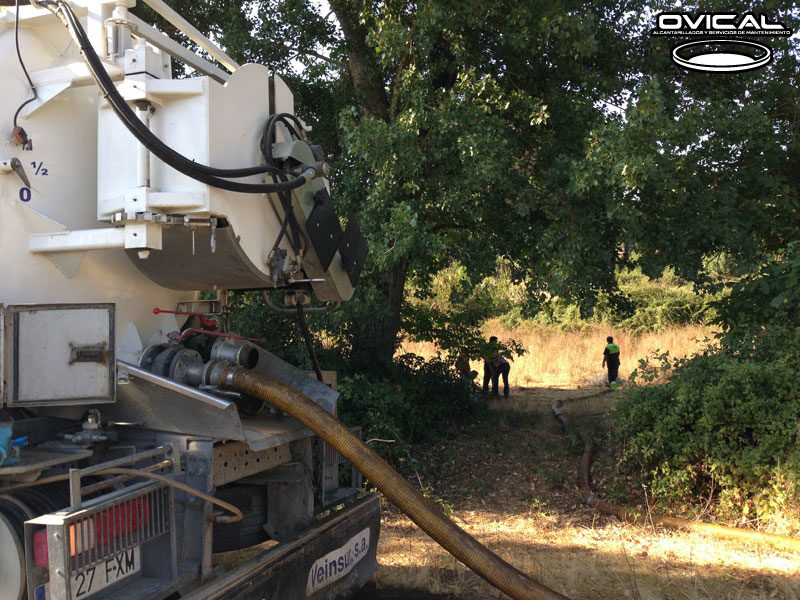 Desatasco y limpieza de colector general en San Nicolás del Puerto